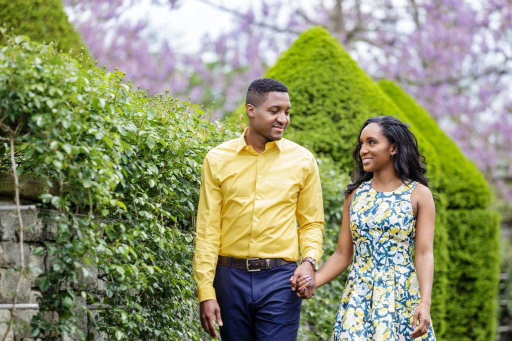 cute outfit ideas for engagement photos in the spring- pa 