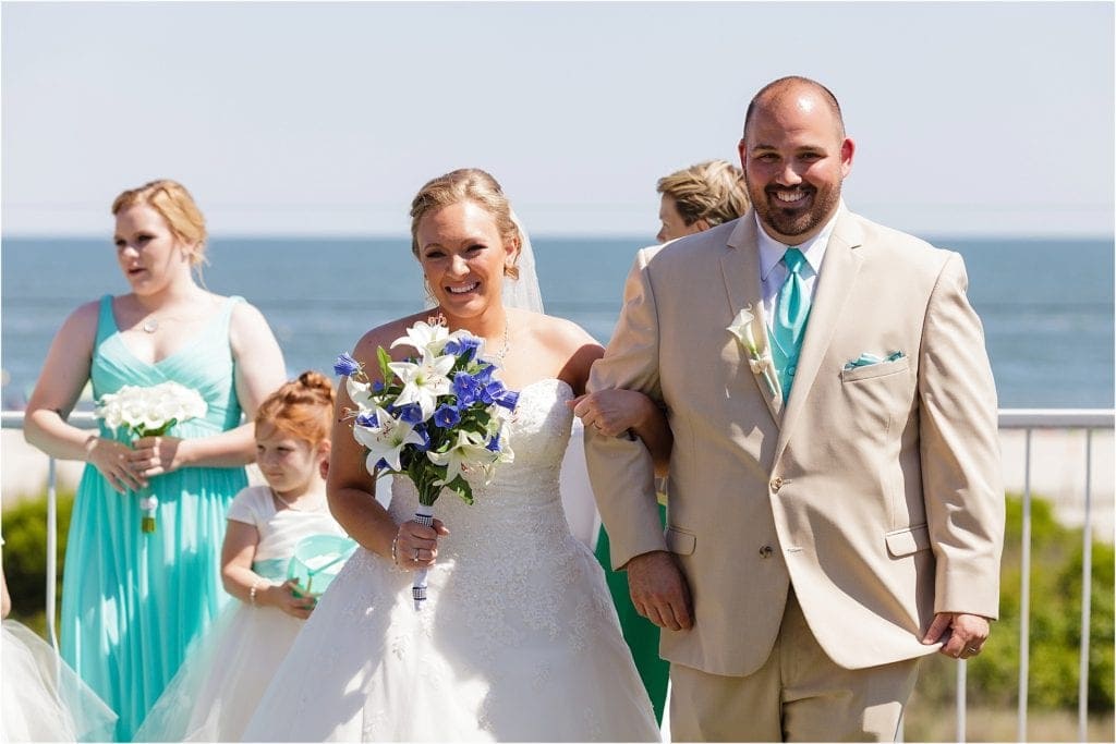 Aqua and beige wedding colors, beach wedding color ideas