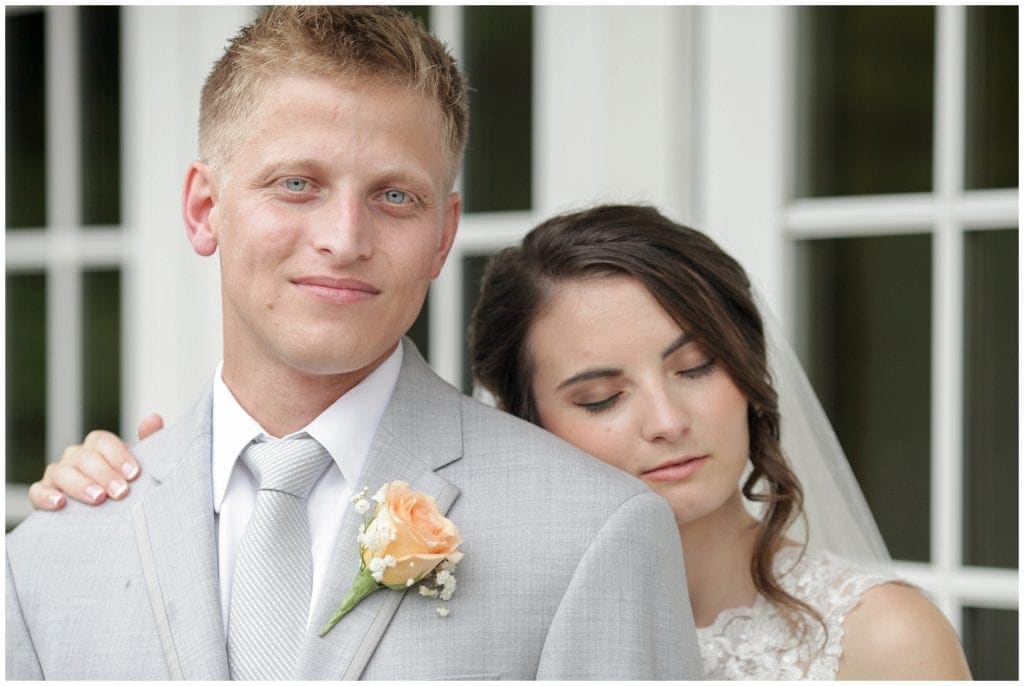 Love the peach rose boutonnière 