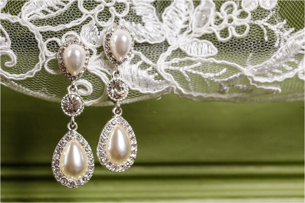 Pearl earrings for wedding photos
