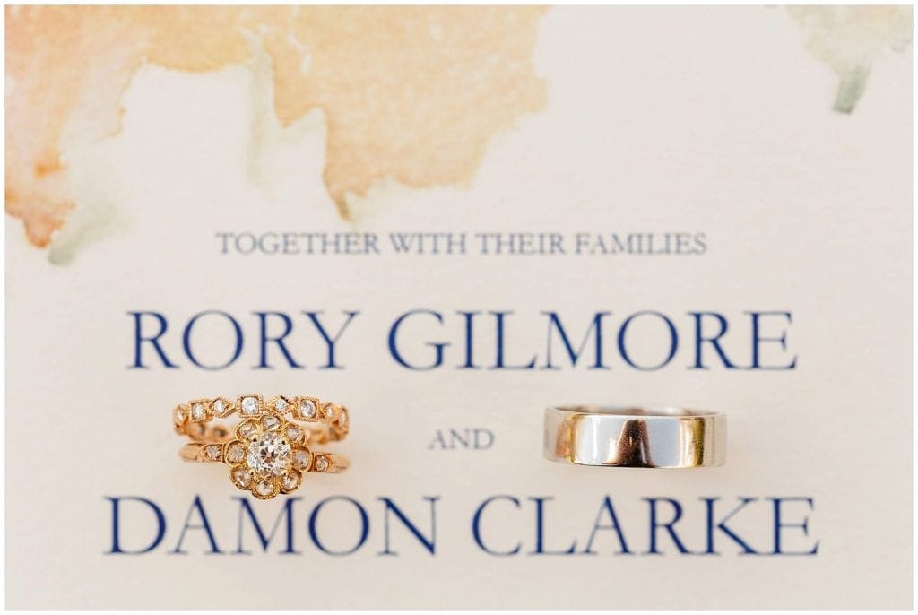 This a styled shoot with Gilmore girls wedding inspiration. Rory Gilmore wedding invitation idea 