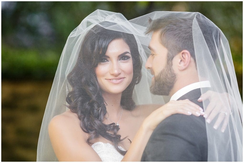 I am loving this bridal look and hair do. Photos by Ashley Gerrity Photography