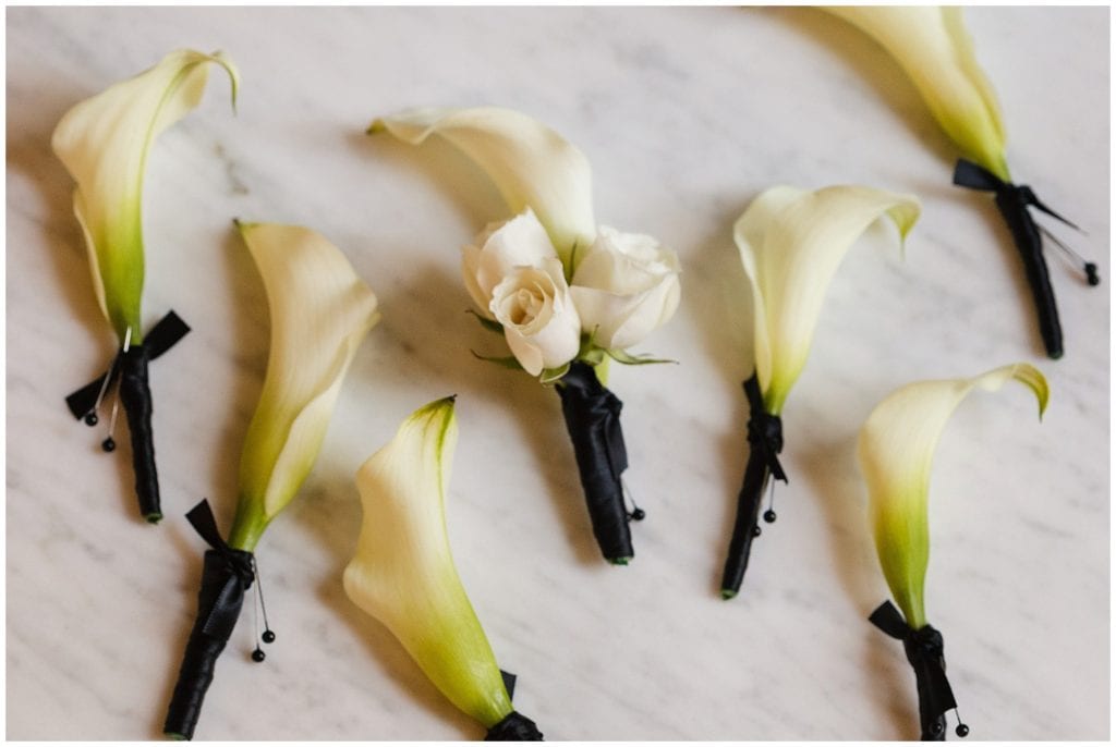 boutonniere ideas for black and white weddings 