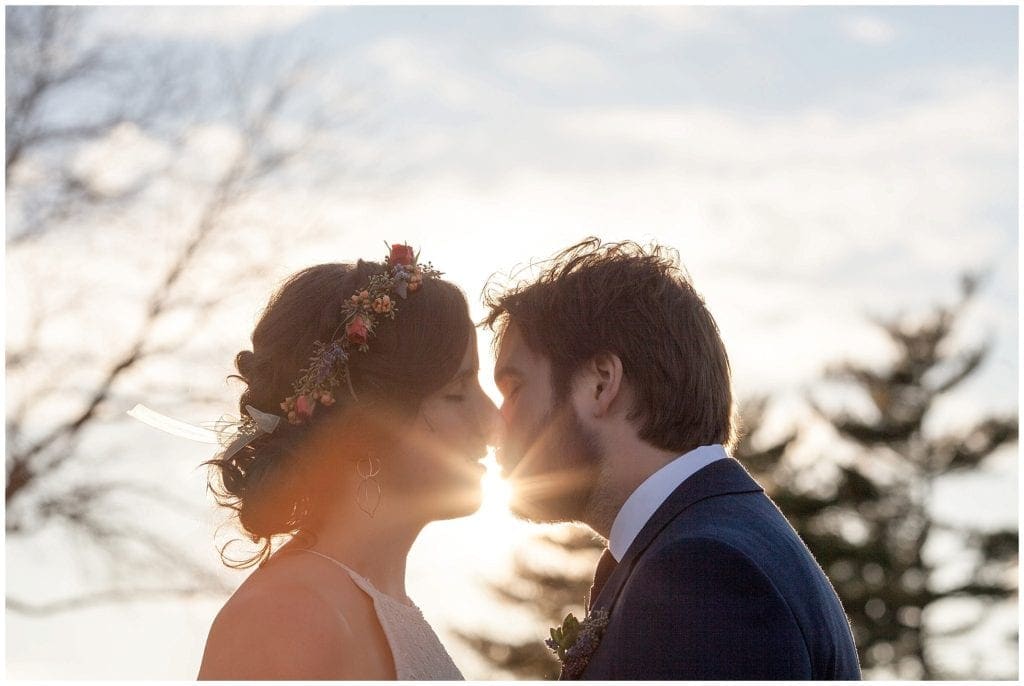 romantic sunset photo idea for wedding