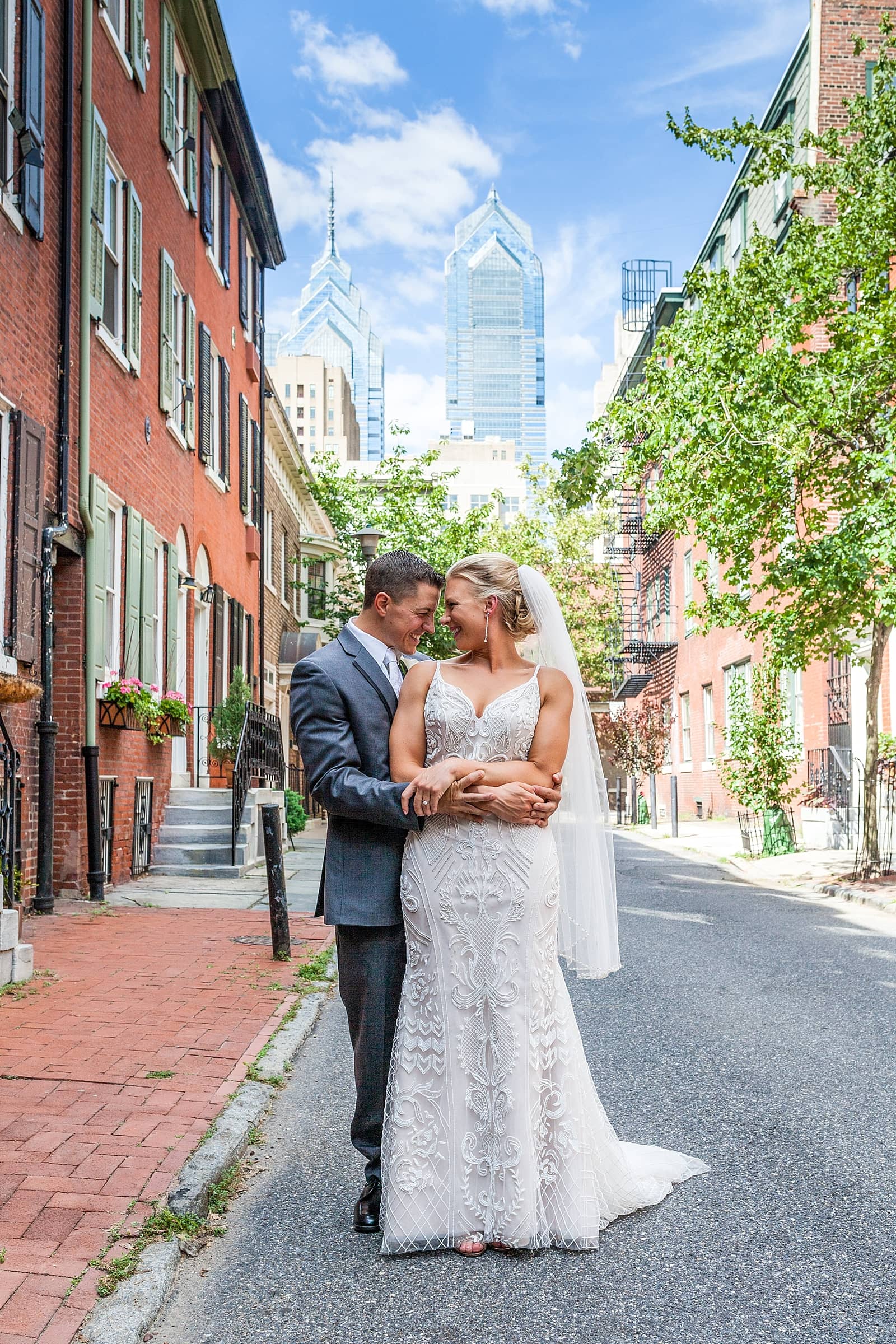 Smedley Street, bride and groom, Philadelphia, Skyline, Philly skyline