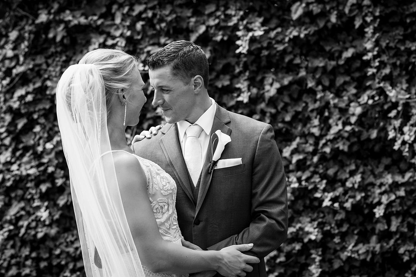 black and white, bride and groom, rittenhouse square, philadelphia wedding