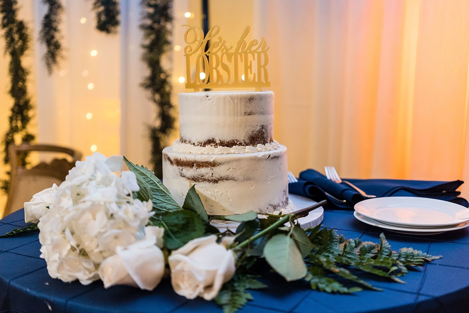 Friends-inspired "He's her Lobster" wedding cake topper
