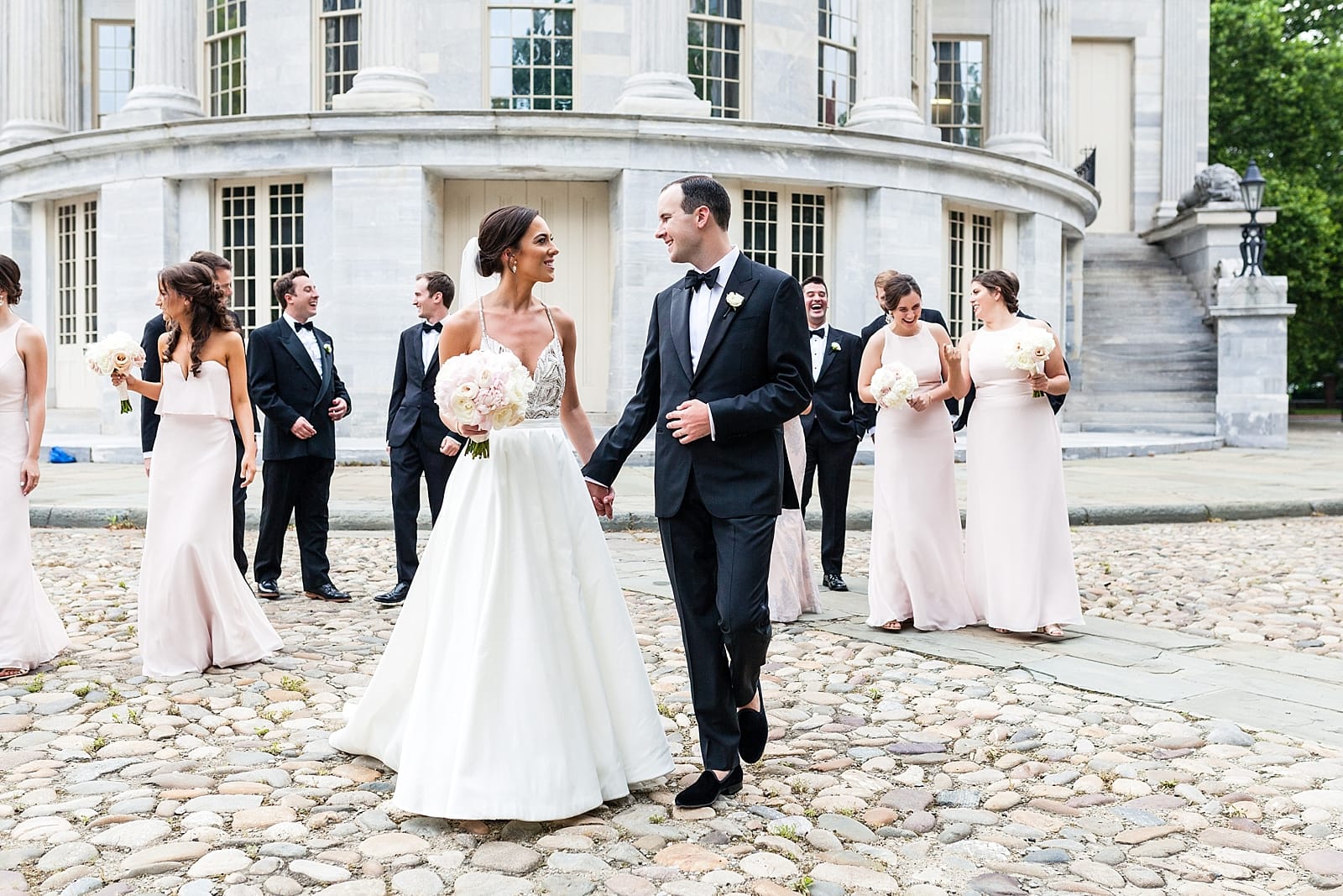 wedding party, bride and groom walking, bride and groom portrait, Merchant Exchange Building