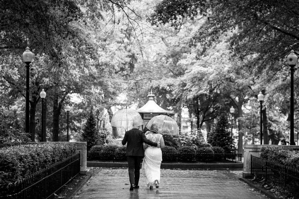 rainy wedding day pictures, rittenhouse square, wedding portraits, outdoor wedding portraits