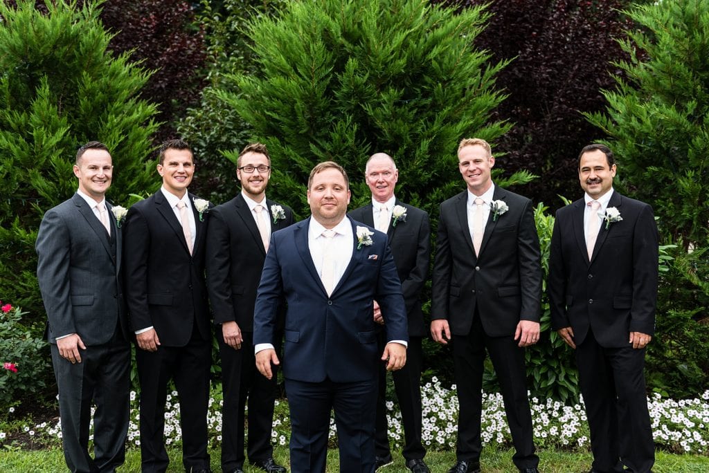 groom and groomsmen, groomsmen portraits,