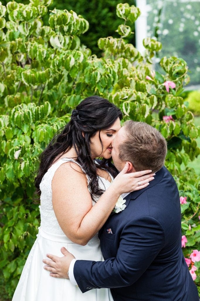 kissing portrait, wedding day portrait, outdoor portrait