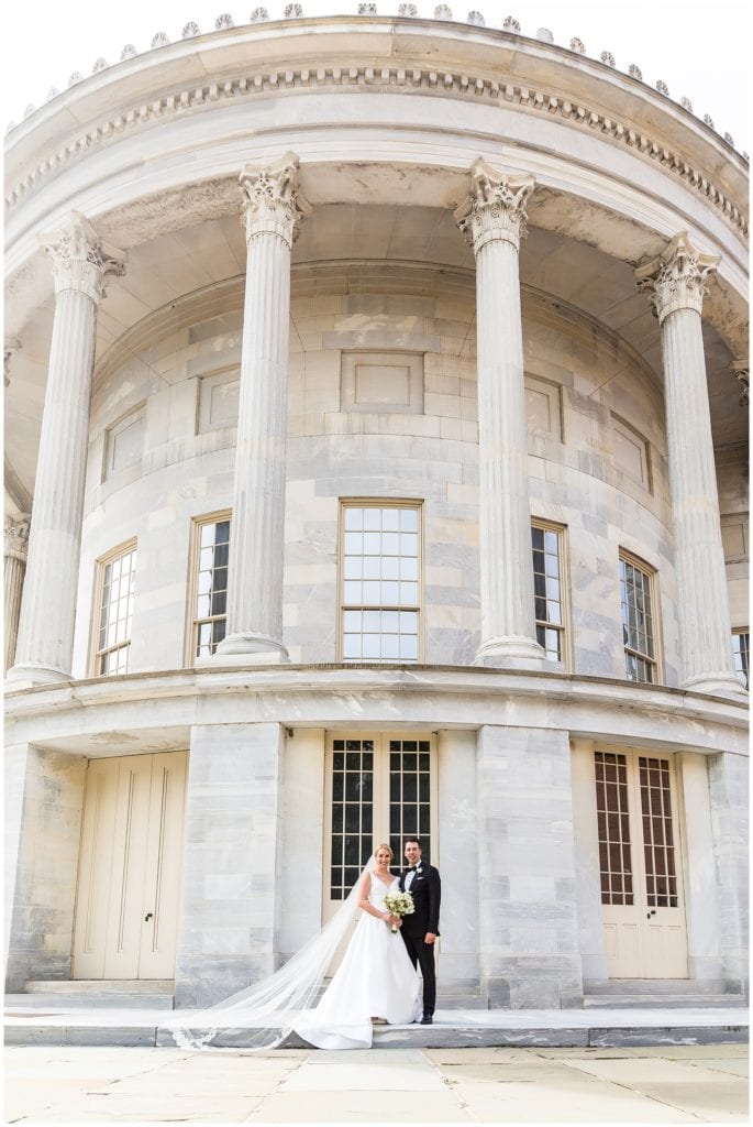 Traditional bride and groom portrait at Merchant Exchange Building