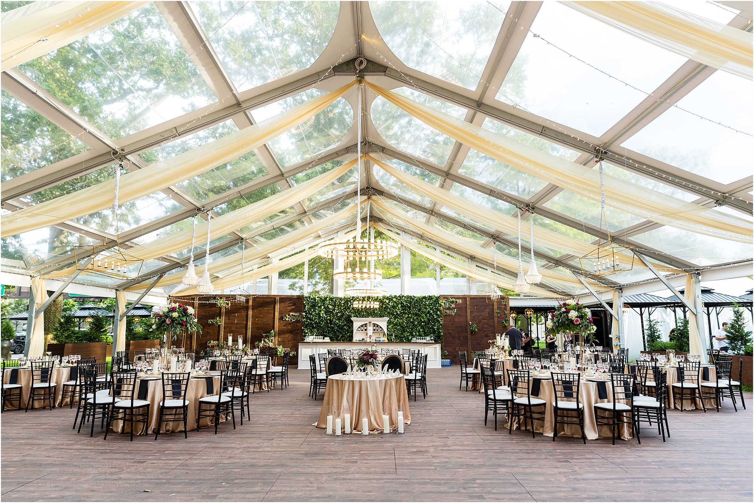 black and white reception table décor