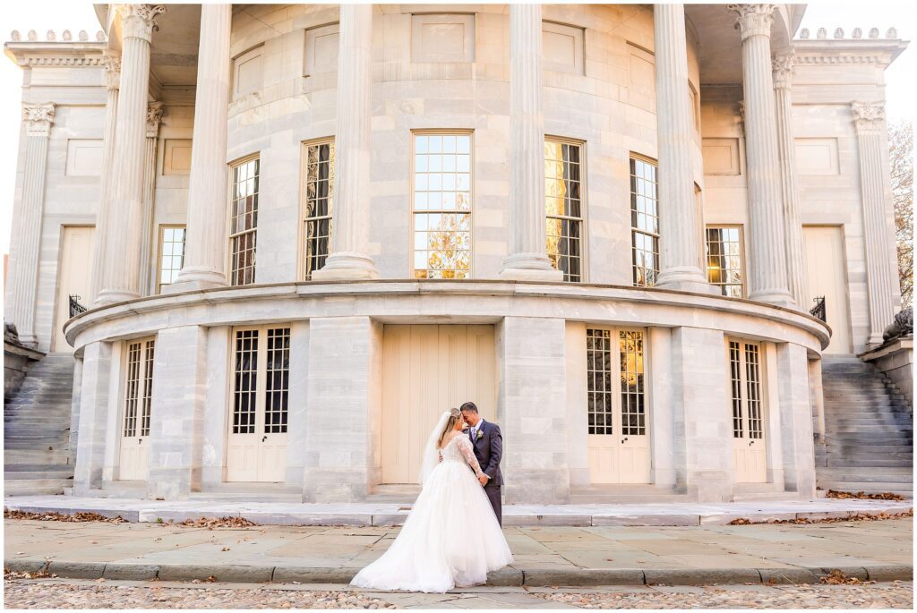 Newlyweds in front of the Merchant Exchange Building